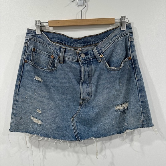 Mint Condition Levi’s Deconstructed Denim Mini Skirt, 31, $85 - Picture 5 of 6